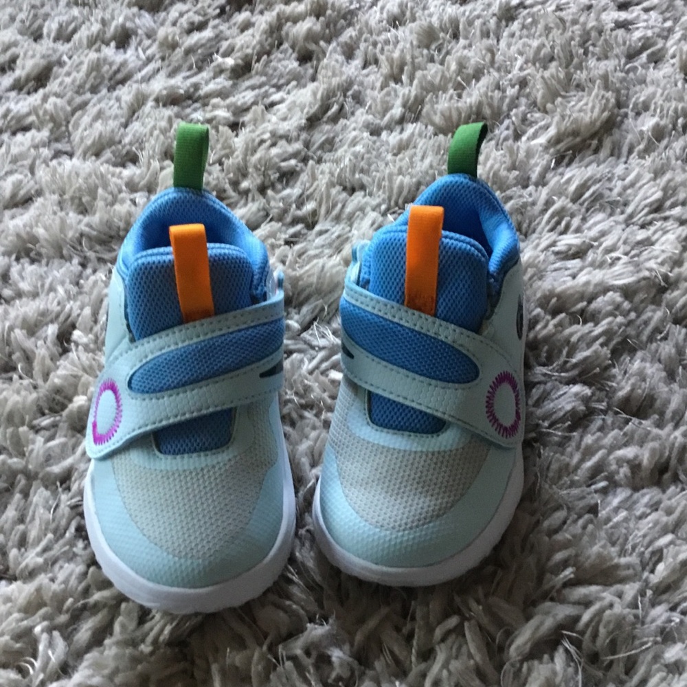 Nike team hustle Kids Blue and Green Sneakers 7.5 Toddler